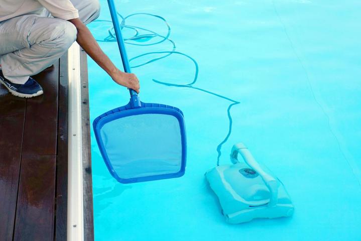 Vente robots nettoyeurs de piscine, Bollène